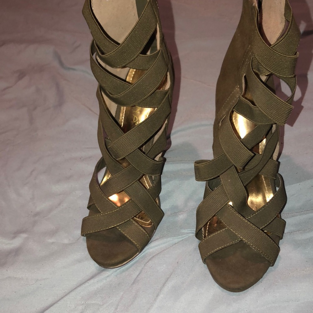 Olive green heals